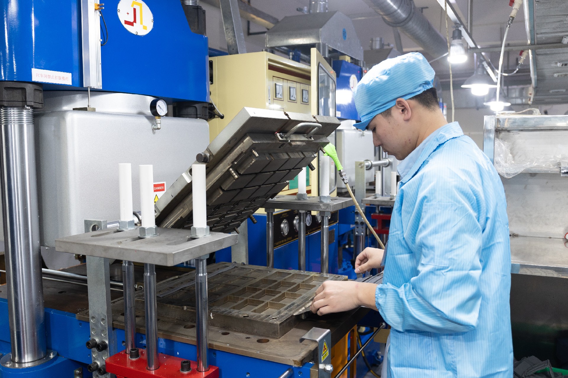 How to Choose a Reliable Silicone Product Manufacturer in China